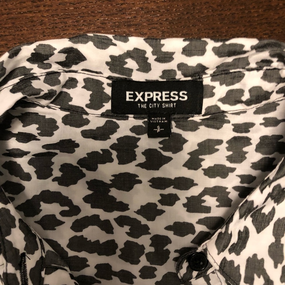 Express leopard print button up - Picture 2 of 2